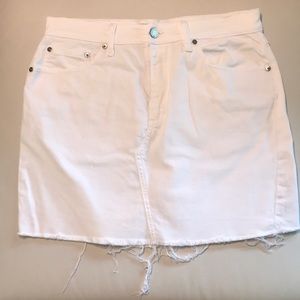 White, destroyed hem, denim skirt
